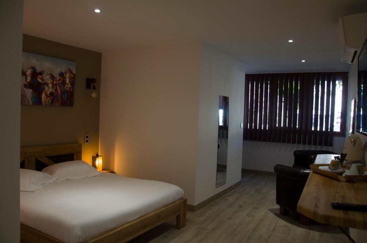 Aux Platanes Hotel Poligny  Luaran gambar
